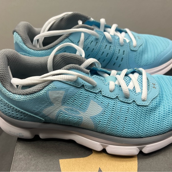 Women’s Under Armour Brand New in box - Size 6.5 - Picture 5 of 8